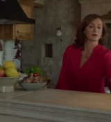 Emily_in_Paris_S02E08_WEBRip_x264-ION10_1775.jpg