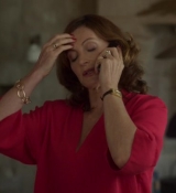 Emily_in_Paris_S02E08_WEBRip_x264-ION10_1791.jpg