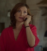 Emily_in_Paris_S02E08_WEBRip_x264-ION10_1798.jpg