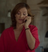 Emily_in_Paris_S02E08_WEBRip_x264-ION10_1799.jpg