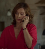Emily_in_Paris_S02E08_WEBRip_x264-ION10_1800.jpg