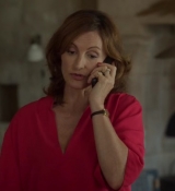 Emily_in_Paris_S02E08_WEBRip_x264-ION10_1801.jpg