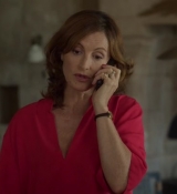Emily_in_Paris_S02E08_WEBRip_x264-ION10_1802.jpg