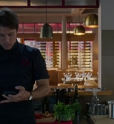 Emily_in_Paris_S02E08_WEBRip_x264-ION10_1829.jpg