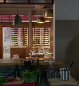 Emily_in_Paris_S02E08_WEBRip_x264-ION10_1842.jpg