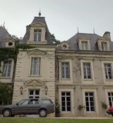Emily_in_Paris_S02E08_WEBRip_x264-ION10_1849.jpg