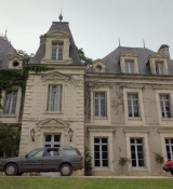 Emily_in_Paris_S02E08_WEBRip_x264-ION10_1850.jpg