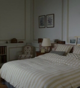 Emily_in_Paris_S02E08_WEBRip_x264-ION10_1854.jpg
