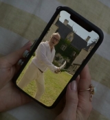 Emily_in_Paris_S02E08_WEBRip_x264-ION10_1893.jpg