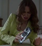 Emily_in_Paris_S02E08_WEBRip_x264-ION10_1903.jpg