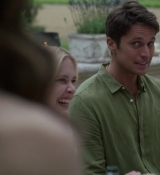 Emily_in_Paris_S02E08_WEBRip_x264-ION10_2036.jpg