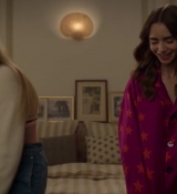 Emily_in_Paris_S02E08_WEBRip_x264-ION10_2058.jpg