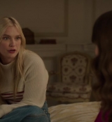 Emily_in_Paris_S02E08_WEBRip_x264-ION10_2078.jpg