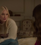 Emily_in_Paris_S02E08_WEBRip_x264-ION10_2079.jpg
