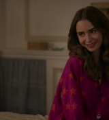 Emily_in_Paris_S02E08_WEBRip_x264-ION10_2082.jpg