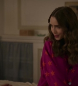 Emily_in_Paris_S02E08_WEBRip_x264-ION10_2085.jpg