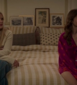 Emily_in_Paris_S02E08_WEBRip_x264-ION10_2129.jpg