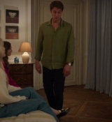 Emily_in_Paris_S02E08_WEBRip_x264-ION10_2139.jpg