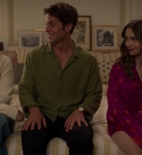 Emily_in_Paris_S02E08_WEBRip_x264-ION10_2144.jpg