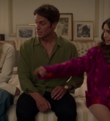 Emily_in_Paris_S02E08_WEBRip_x264-ION10_2166.jpg