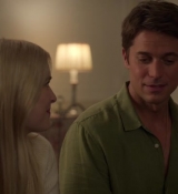 Emily_in_Paris_S02E08_WEBRip_x264-ION10_2225.jpg