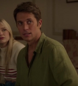 Emily_in_Paris_S02E08_WEBRip_x264-ION10_2237.jpg