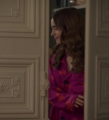 Emily_in_Paris_S02E08_WEBRip_x264-ION10_2243.jpg