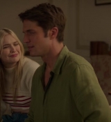 Emily_in_Paris_S02E08_WEBRip_x264-ION10_2244.jpg