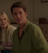 Emily_in_Paris_S02E08_WEBRip_x264-ION10_2245.jpg