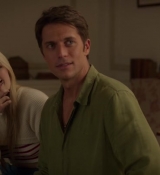 Emily_in_Paris_S02E08_WEBRip_x264-ION10_2247.jpg