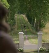 Emily_in_Paris_S02E08_WEBRip_x264-ION10_2528.jpg