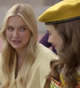 Emily_in_Paris_S02E09_WEBRip_x264-ION10_0084.jpg