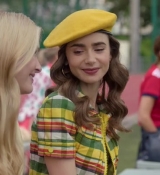 Emily_in_Paris_S02E09_WEBRip_x264-ION10_0094.jpg
