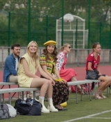 Emily_in_Paris_S02E09_WEBRip_x264-ION10_0105.jpg