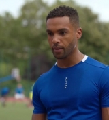 Emily_in_Paris_S02E09_WEBRip_x264-ION10_0149.jpg