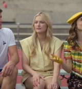 Emily_in_Paris_S02E09_WEBRip_x264-ION10_0153.jpg