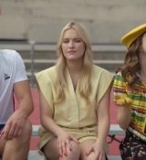 Emily_in_Paris_S02E09_WEBRip_x264-ION10_0154.jpg