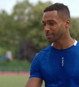Emily_in_Paris_S02E09_WEBRip_x264-ION10_0164.jpg