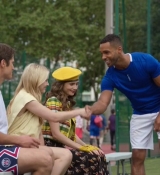 Emily_in_Paris_S02E09_WEBRip_x264-ION10_0167.jpg
