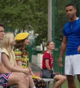 Emily_in_Paris_S02E09_WEBRip_x264-ION10_0175.jpg