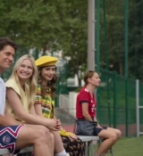Emily_in_Paris_S02E09_WEBRip_x264-ION10_0179.jpg