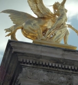 Emily_in_Paris_S02E09_WEBRip_x264-ION10_0192.jpg