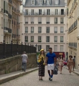 Emily_in_Paris_S02E09_WEBRip_x264-ION10_0209.jpg