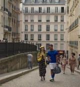 Emily_in_Paris_S02E09_WEBRip_x264-ION10_0214.jpg