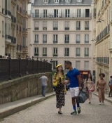 Emily_in_Paris_S02E09_WEBRip_x264-ION10_0215.jpg