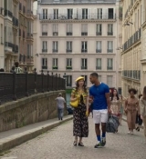 Emily_in_Paris_S02E09_WEBRip_x264-ION10_0219.jpg