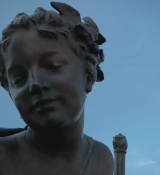 Emily_in_Paris_S02E09_WEBRip_x264-ION10_0262.jpg