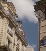 Emily_in_Paris_S02E09_WEBRip_x264-ION10_0265.jpg