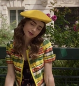 Emily_in_Paris_S02E09_WEBRip_x264-ION10_0321.jpg