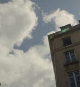 Emily_in_Paris_S02E09_WEBRip_x264-ION10_0324.jpg